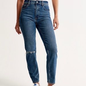 Woman’s Abercrombie & Fitch “The Mom High Rise” Size 24/00